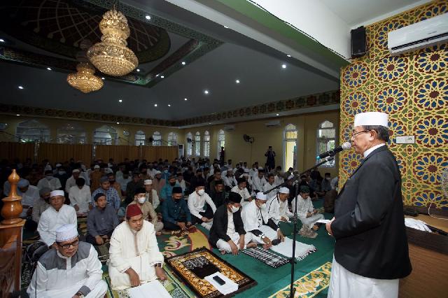 Bupati Inhil Khatib Sholat Idul Fitri 1443 Hijriah di Masjid YAMP