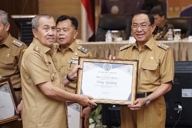 Berhasil Turunkan Angka Stunting, Pemkab Inhil Terima Penghargaan Kabupaten Paling Inspiratif Dan Reflikatif Tahun 2021