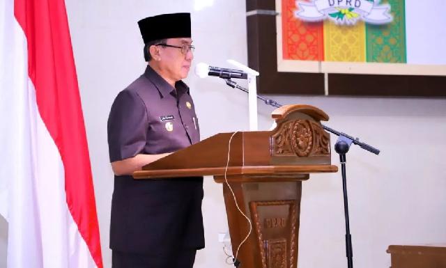 Bupati Inhil HM Wardan Serahkan Berkas LKPJ Tahun 2022 Kepada DPRD