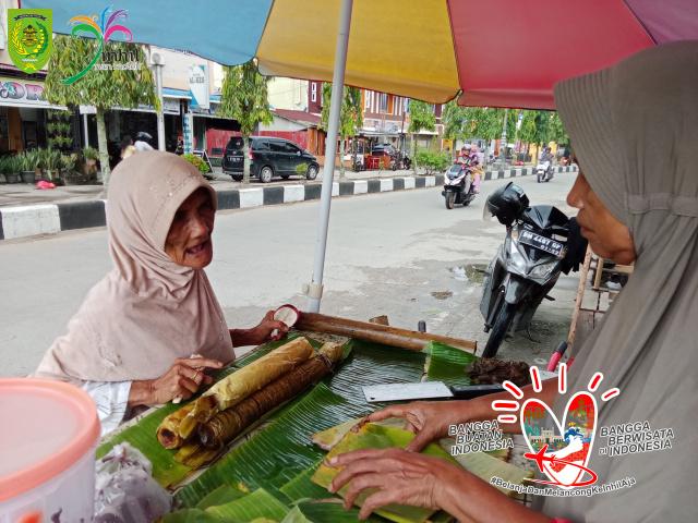 Penjual Lemang di Tembilahan Ini Sudah Berjual Sejak Tahun 1980 an di Saat Bulan Ramadhan