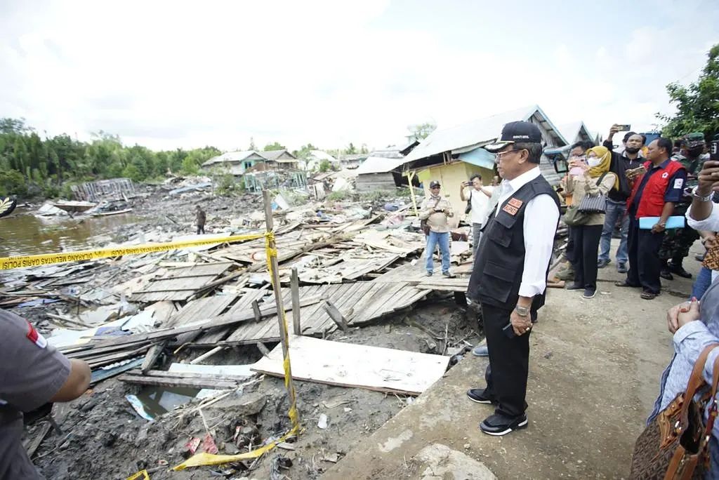 Tinjau Lokasi Musibah Longsor, Bupati Inhil Perjuangkan Relokasi 32 Rumah Warga Terdampak