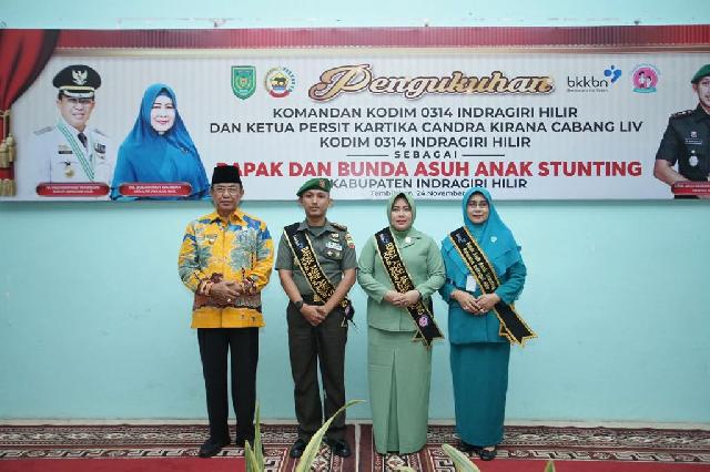 Bupati HM Wardan Kukuhkan Dandim 0314 Inhil Beserta Ketua Persit Menjadi Bapak dan Bunda Asuh Anak Stunting