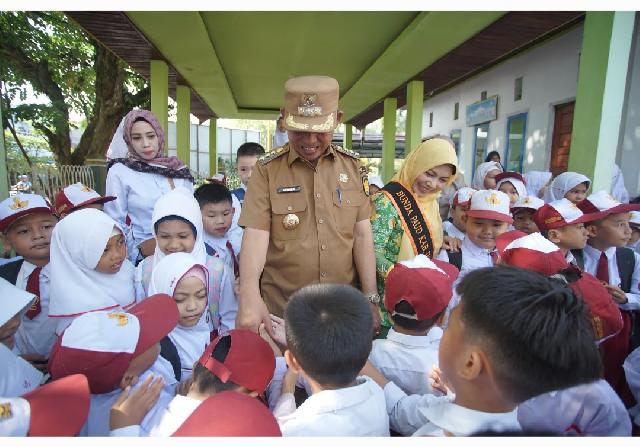 Pj Bupati Inhil bersama Bunda PAUD Meninjau MPLS Dibeberapa Sekolah