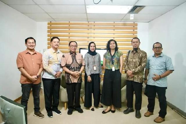 Kepala DPMPTSP Inhil Dampingi Bupati HM Wardan ekspos Potensi Perkelapaan di Program Nusaraya Kompas TV