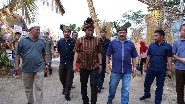 Said Syarifuddin Kunjungi Stand Bazar MTQ Tingkat Kabupaten ke-49