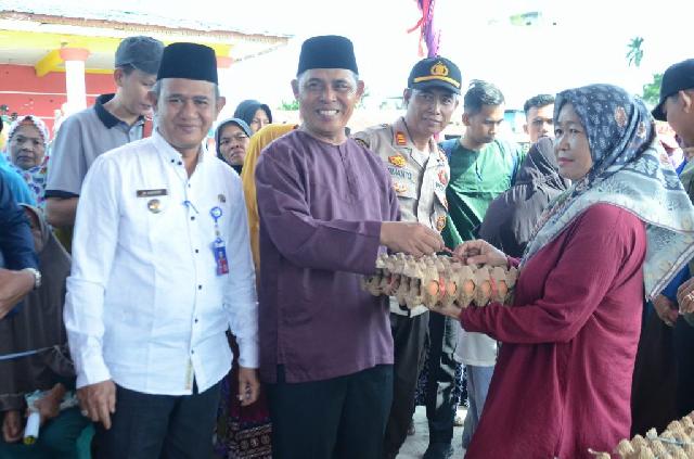 Pj. Bupati Herman Buka Operasi Pasar Murah di Kecamatan Kateman