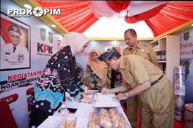 Galeri Foto DPMPTSP Inhil Buka Stand Promosi Pada Road Show Bus KPK di Pekanbaru