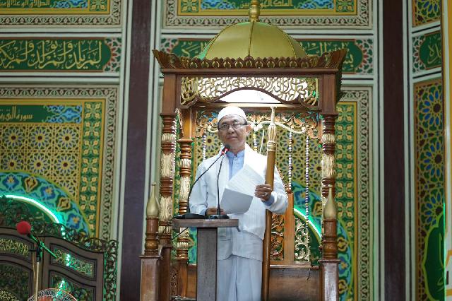 Bupati Inhil Jadi Khotib Khutbah Jum'at di Masjid Nurul Huda Harapan Tani, Kempas