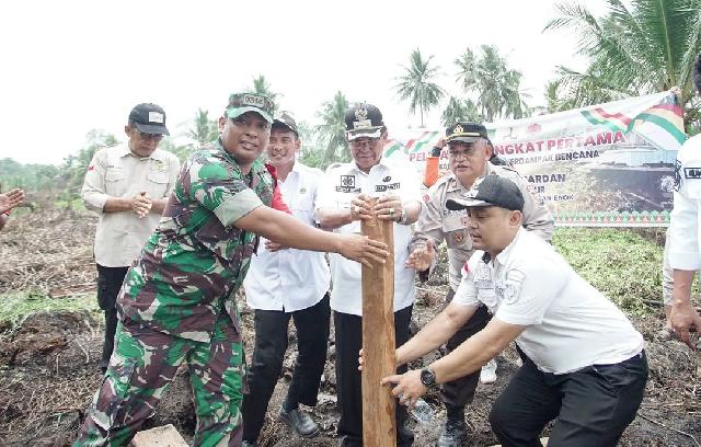 Bupati Inhil HM Wardan Lakukan Pemancangan Perdana Pembangunan Rumah Layak Huni