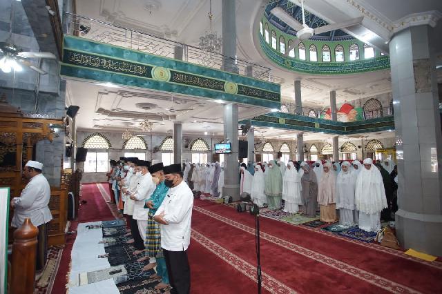 Dihadiri Bupati Inhil, TP PKK Laksanakan Shalat Dhuha dan Shalat Tasbih Berjama'ah