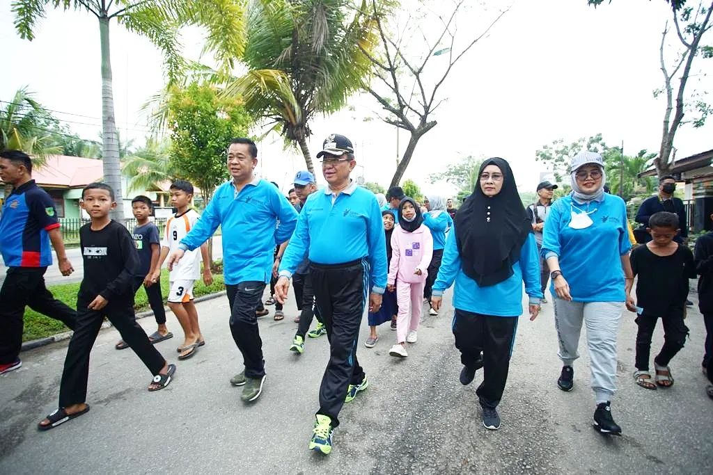 Peringati Hari Kesehatan Nasional ke-58, Dinkes Inhil Gelar Jalan Santai